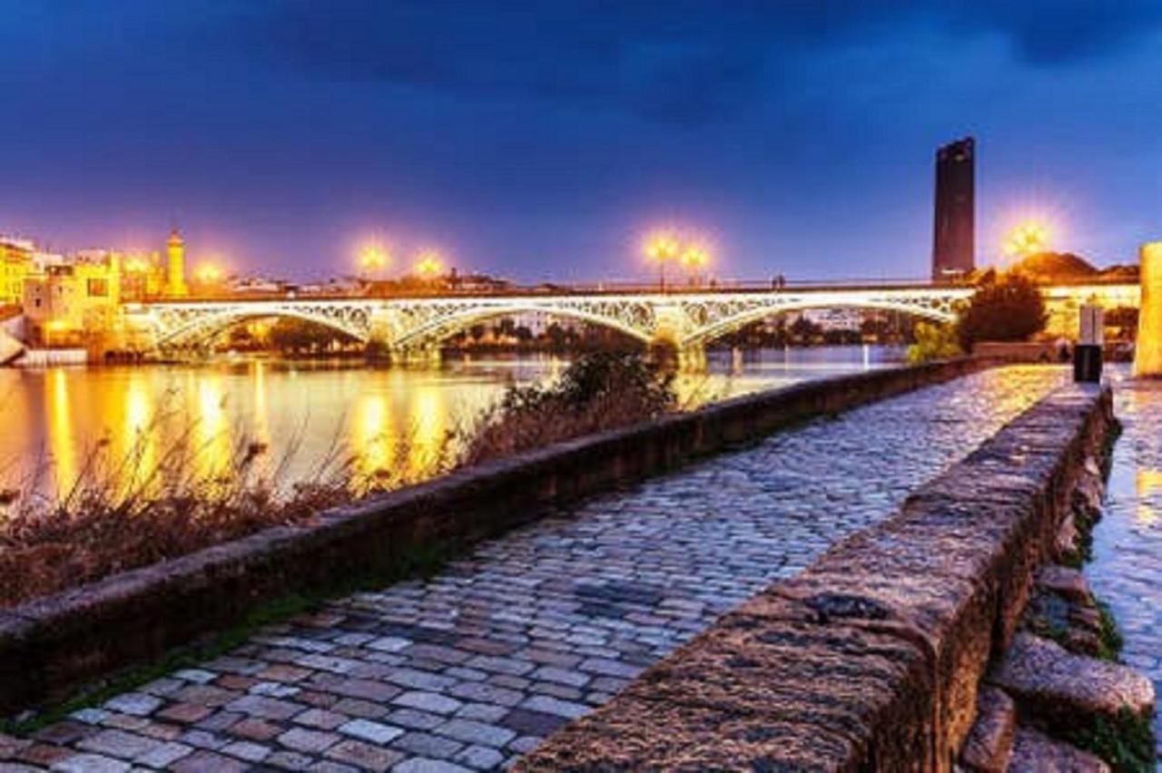 Ferienwohnung Atico Aire De Triana Sevilla Exterior foto